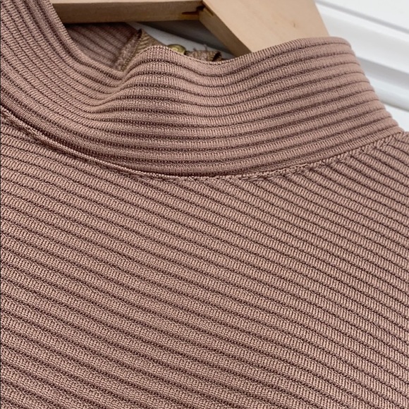 Dress - Picture 2 of 5